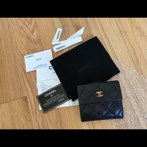 CHANEL
Caviar Compact Flap small Wallet